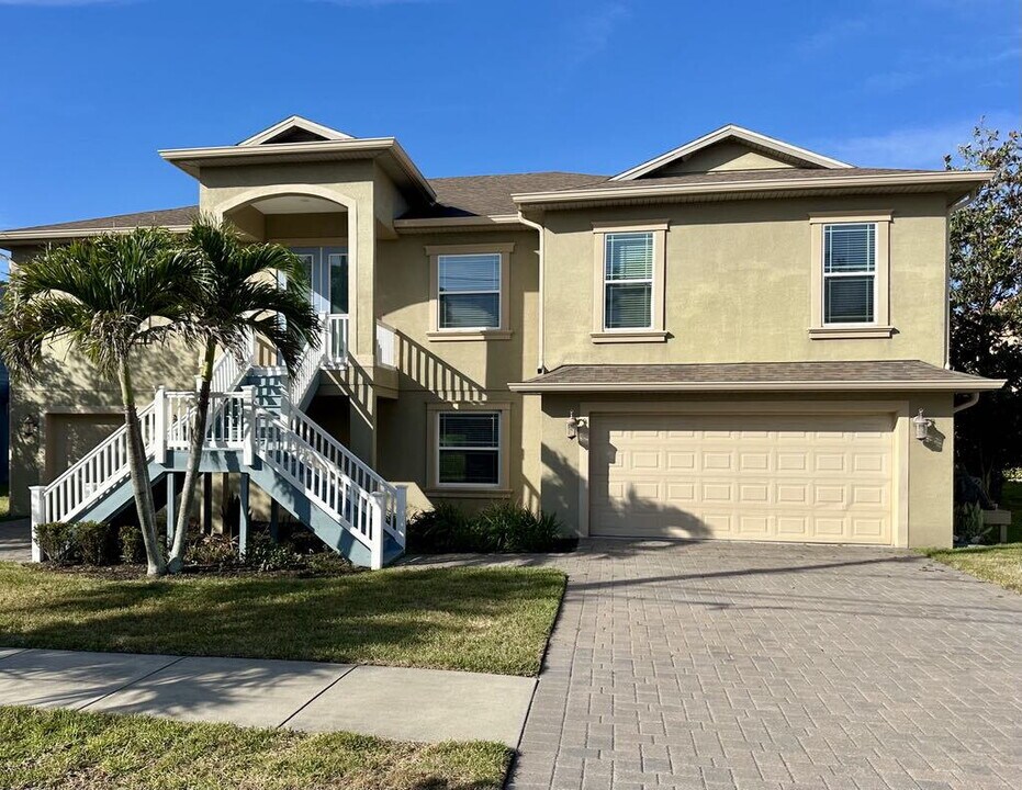 1509 Riverside Dr in Tarpon Springs, FL - Building Photo