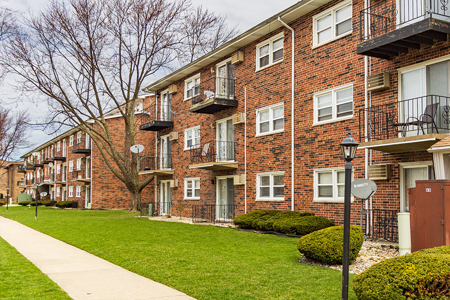 Oak Lawn Blu in Oak Lawn, IL - Building Photo