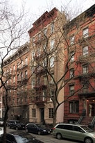23 Grove St in New York, NY - Building Photo