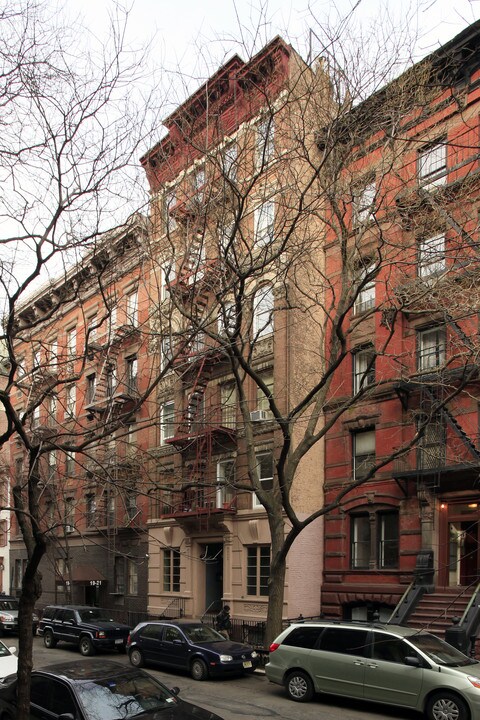 23 Grove St in New York, NY - Building Photo