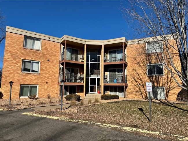 9141 Hwy 55 in Golden Valley, MN - Building Photo - Building Photo