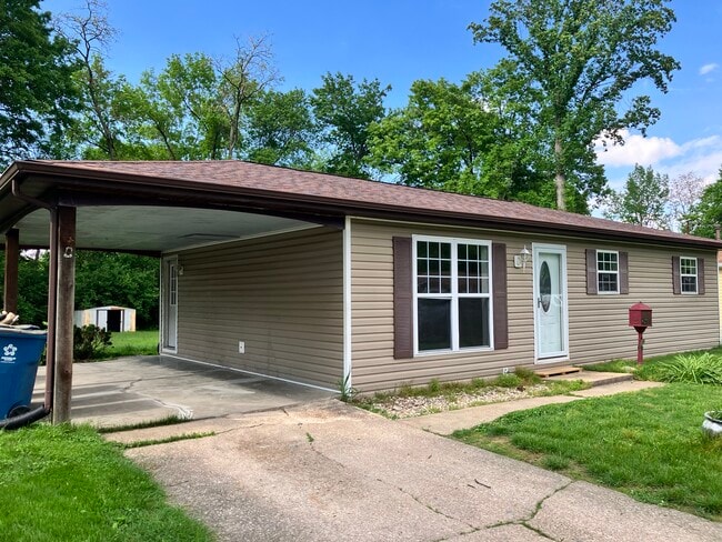 106 Village Dr in Collinsville, IL - Building Photo - Building Photo