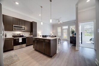 The Edison at Riverwood in Hermitage, TN - Foto de edificio - Building Photo