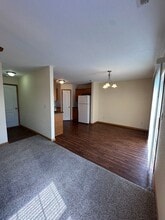 405 NE Adams Dairy Pkwy in Blue Springs, MO - Building Photo - Building Photo