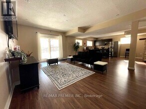 72 Booker Dr in Ajax, ON - Building Photo - Building Photo