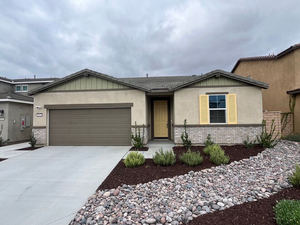 1801 Ace St in Hemet, CA - Building Photo