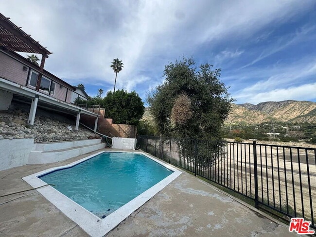 2629 Meguiar Dr in Pasadena, CA - Building Photo - Building Photo