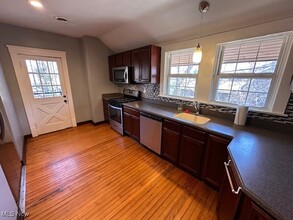 12814 Lakeshore Blvd in Bratenahl, OH - Foto de edificio - Building Photo