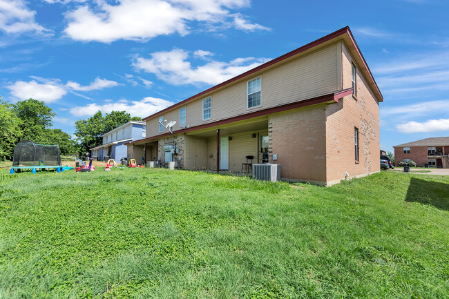 1404 Dugger Cir in Killeen, TX - Building Photo - Building Photo