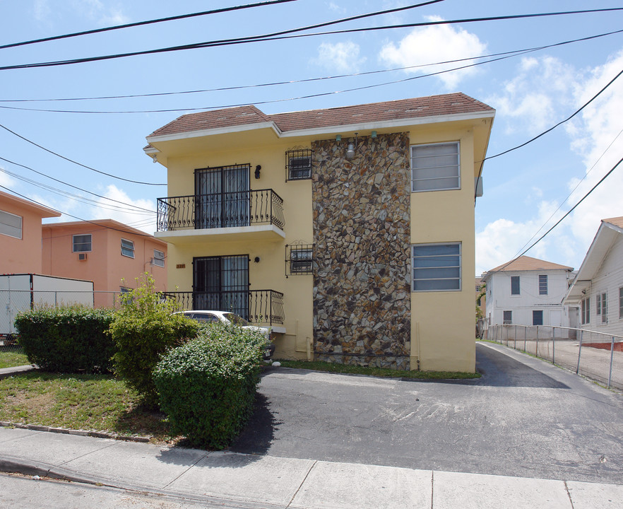 328 SW 11th Ave in Miami, FL - Building Photo