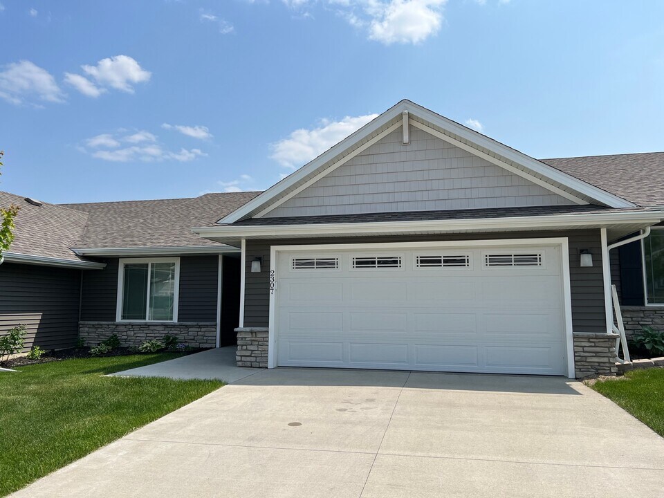 2307 Redmond Ave in Des Moines, IA - Building Photo