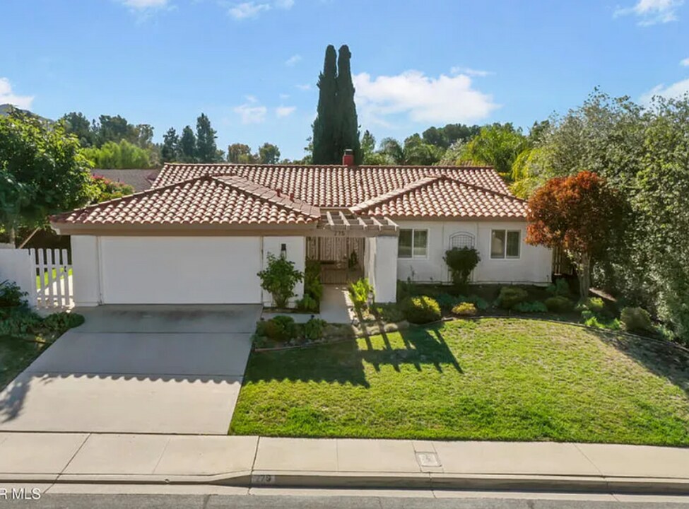 275 Yellowstone Ave in Thousand Oaks, CA - Building Photo