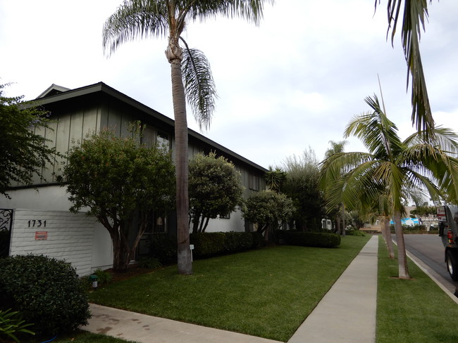 Bedford Apartments in Newport Beach, CA - Building Photo - Building Photo