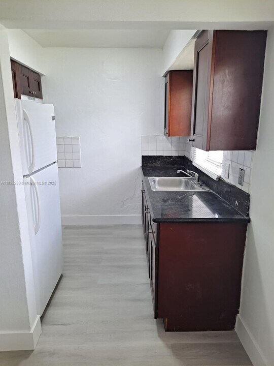 4090 NW 31st Terrace in Lauderdale Lakes, FL - Foto de edificio