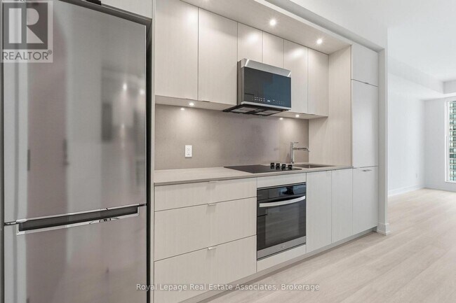 25 Cordova Ave in Toronto, ON - Building Photo - Building Photo