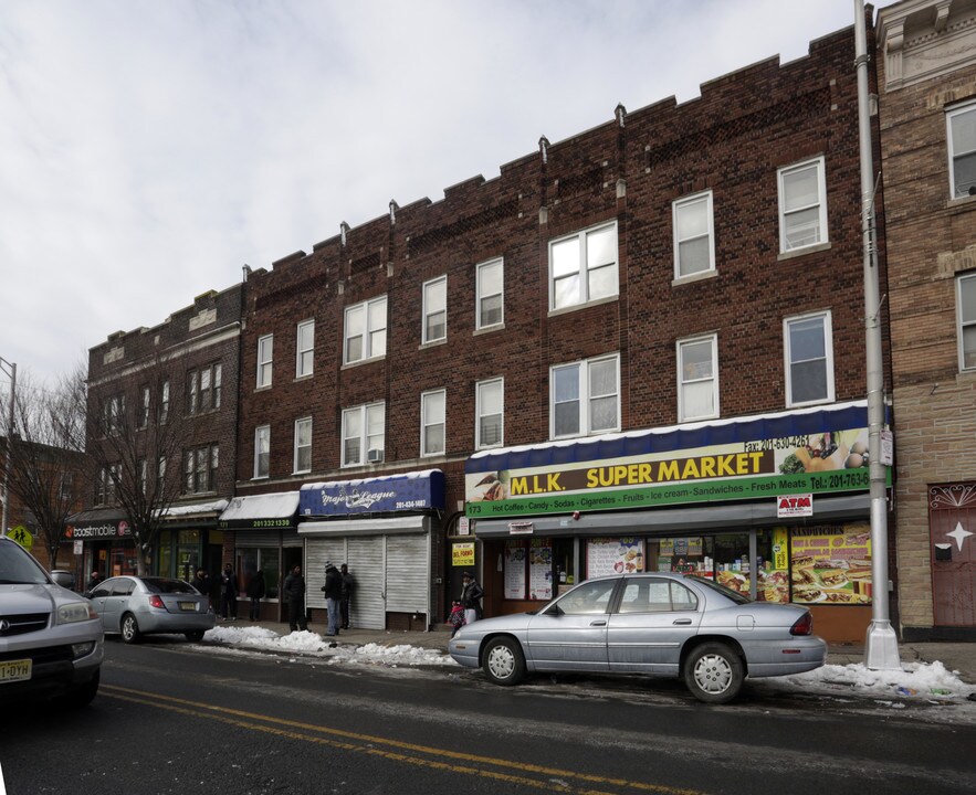 171-175 Martin Luther King Jr Dr in Jersey City, NJ - Building Photo