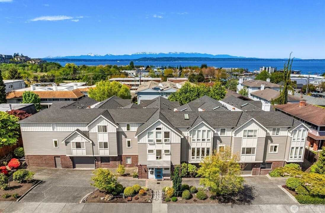 232 4th Ave S in Edmonds, WA - Building Photo