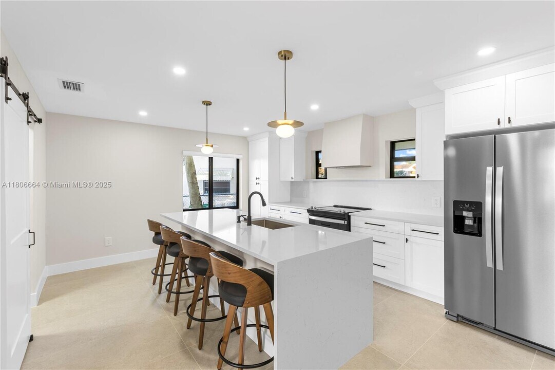 22274 SW 61st Ave in Boca Raton, FL - Building Photo