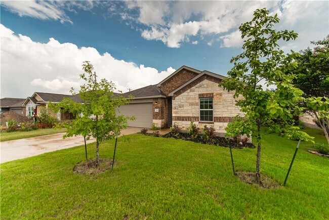 304 Sassafras St in Hutto, TX - Building Photo - Building Photo