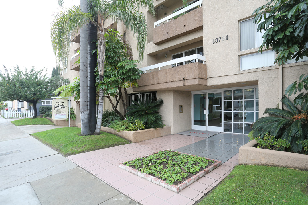 Palms Crest Apartments in Los Angeles, CA - Building Photo