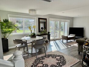 1742 Fisk Ct in Thousand Oaks, CA - Foto de edificio - Building Photo