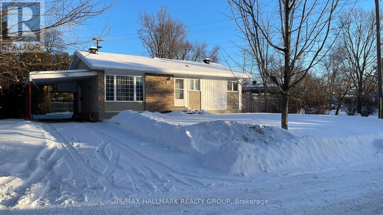 2197 Urbandale Dr in Ottawa, ON - Building Photo