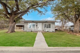 502 22nd St in Hondo, TX - Building Photo