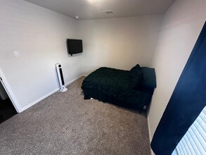 121 Escala Way, Unit Room 1a in San Marcos, TX - Foto de edificio - Building Photo