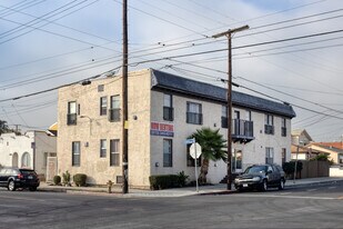 305 W 14th St in San Pedro, CA - Building Photo
