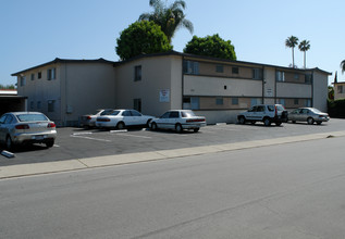 La Cumbre Plaza Apartments in Santa Barbara, CA - Building Photo - Building Photo