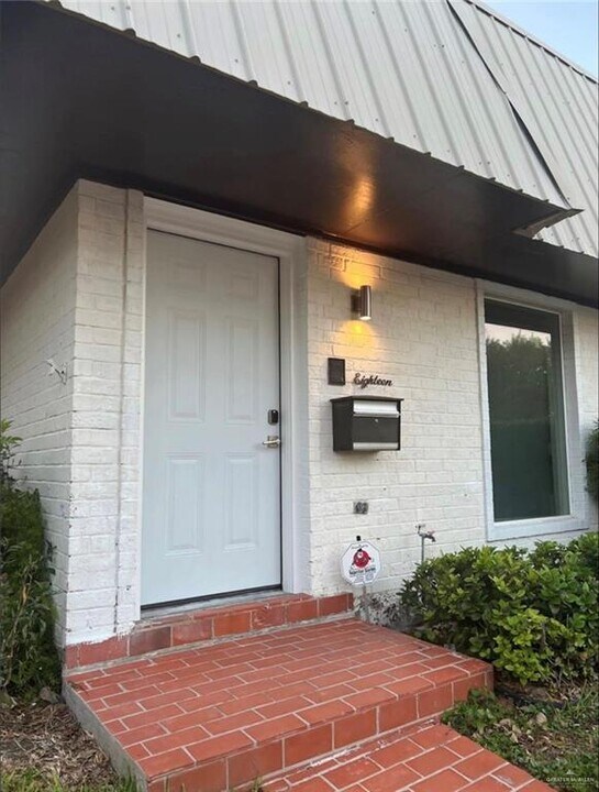 2000 S 5th St in McAllen, TX - Building Photo