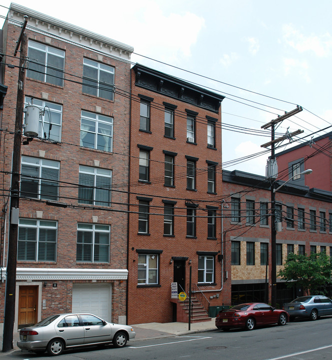 63 Jefferson St in Hoboken, NJ - Building Photo