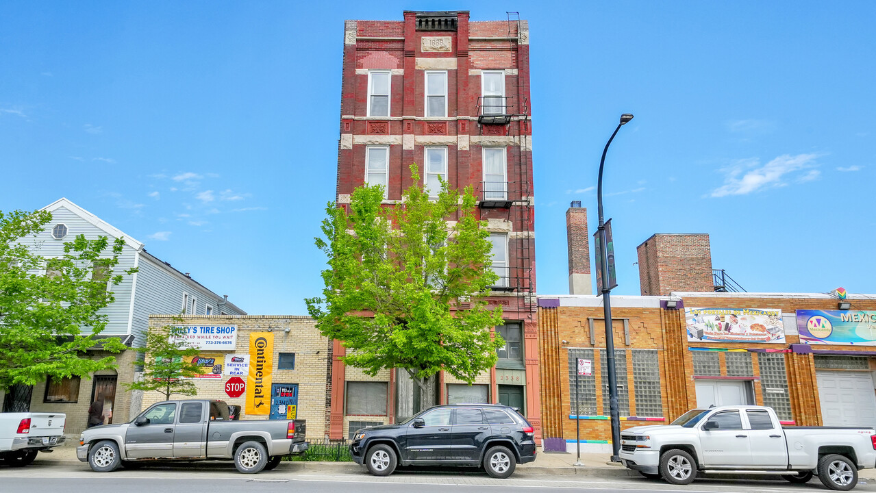 2338 S Blue Island Ave in Chicago, IL - Foto de edificio