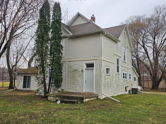 property at 107 S Hawley St