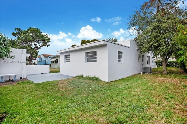 522 NW 47th Terrace in Miami, FL - Building Photo - Building Photo