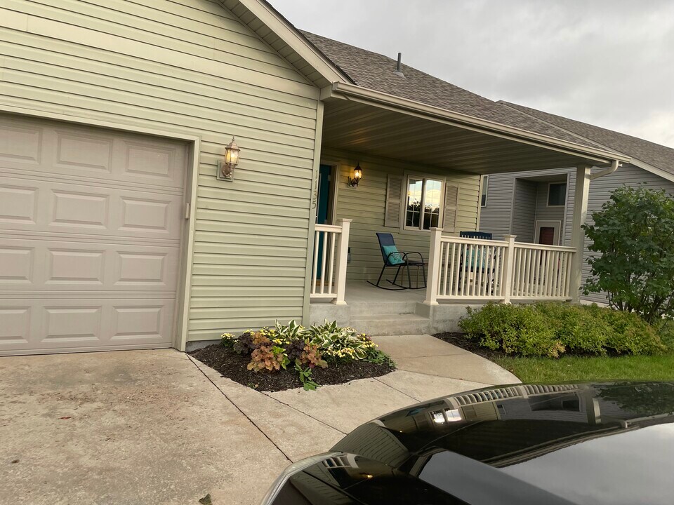 1135 Mockingbird Loop in Sartell, MN - Building Photo