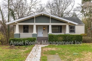 5501 Lake Shore Dr in Knoxville, TN - Building Photo