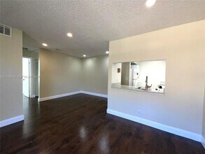 10043 Winding Lake Rd in Sunrise, FL - Building Photo - Building Photo