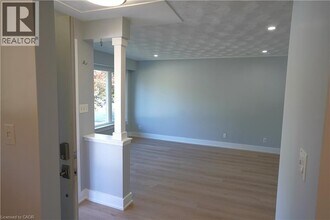 20 Sunrise Dr in Kitchener, ON - Building Photo - Building Photo