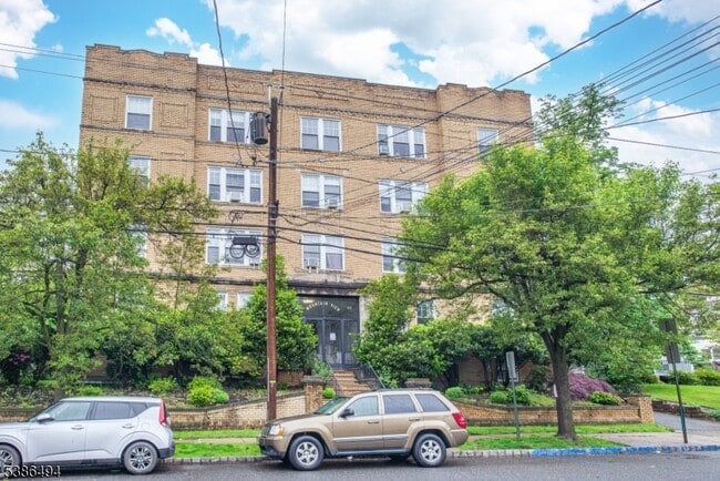 22 St Lukes Pl in Montclair, NJ - Building Photo - Building Photo