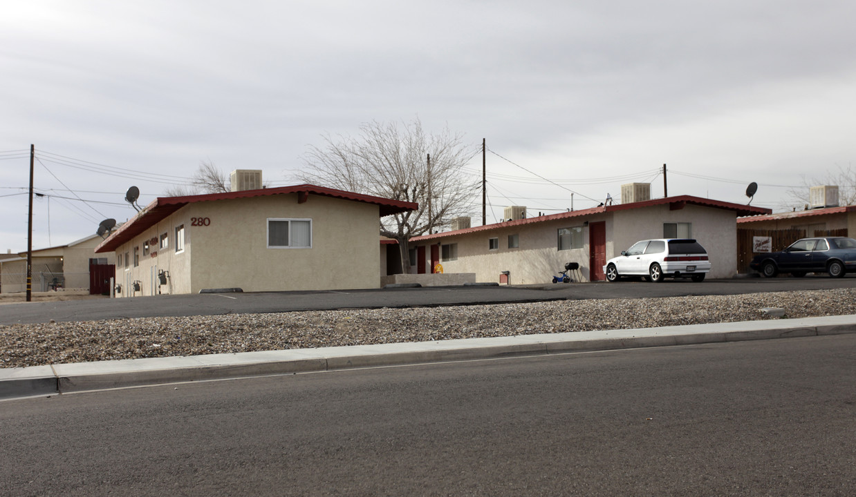 280 E GRACE St in Barstow, CA - Building Photo