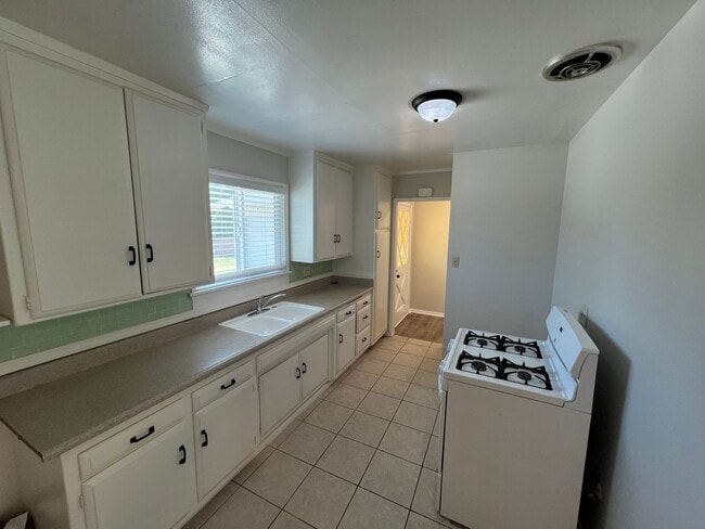 2237 E Madison Ave in Orange, CA - Building Photo - Building Photo