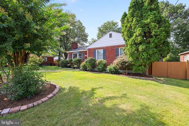 10802 Blossom Ln in Silver Spring, MD - Building Photo - Building Photo