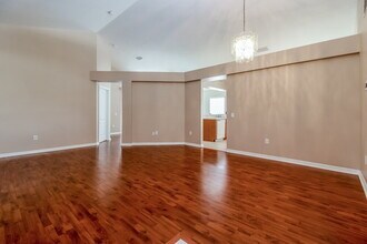 30800 Birdhouse Dr in Wesley Chapel, FL - Foto de edificio - Building Photo