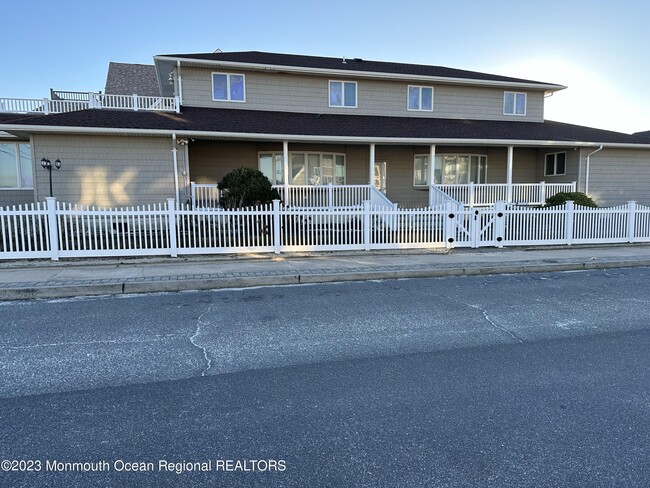 115 N Ocean Ave in Seaside Park, NJ - Foto de edificio - Building Photo