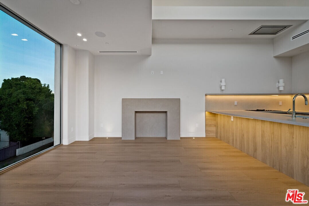 755 N Alfred St in Los Angeles, CA - Building Photo