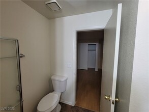 2200 Highpointe Dr in Laughlin, NV - Foto de edificio - Building Photo