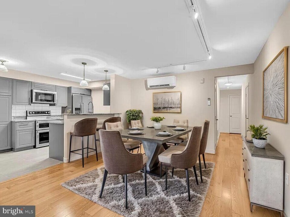 220 2nd St SE in Washington, DC - Building Photo