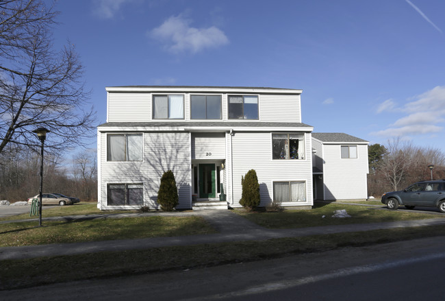 Nottingham Woods in Saco, ME - Foto de edificio - Building Photo