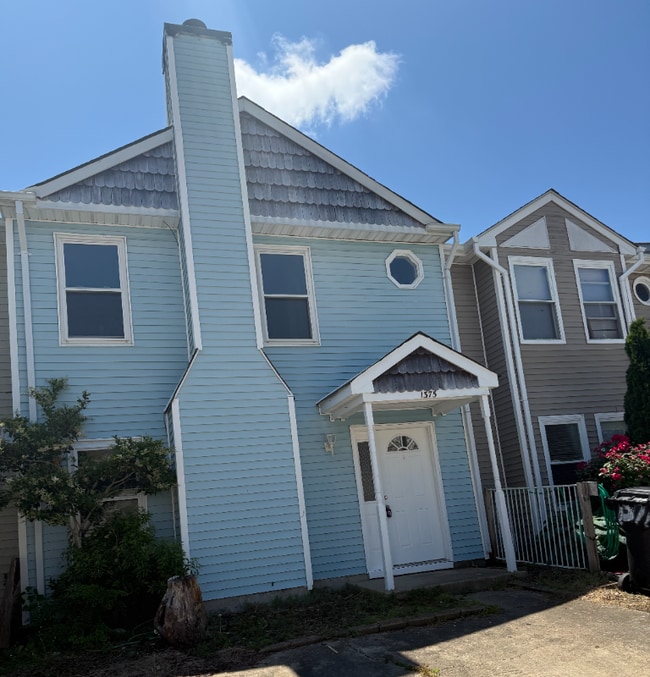 property at 1375 Longlac Rd
